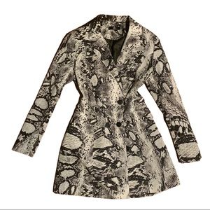 Missguided Blazer/Dress in black/grey snake print